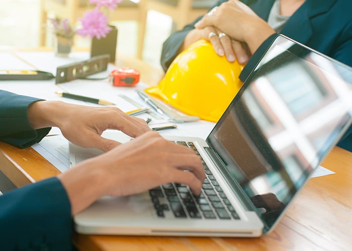Construction work with a laptop